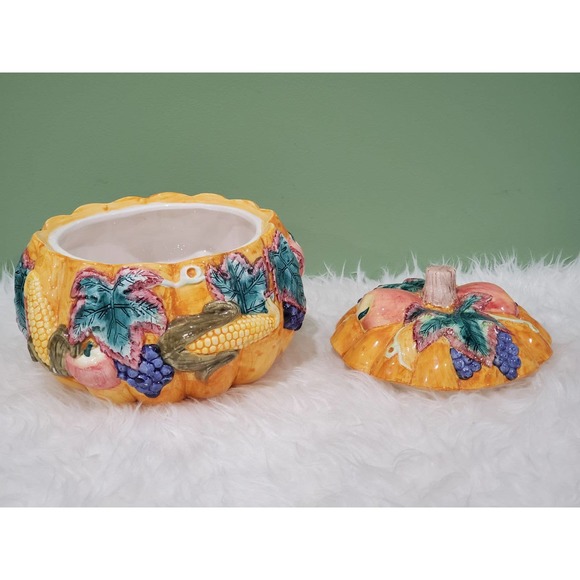 Vintage ceramic serving bowl with lid - Picture 2 of 9